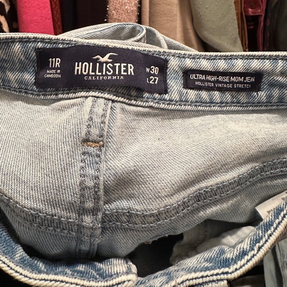 Hollister Vintage Stretch Ultra High-Rise Mom Jean - Picture 4 of 4